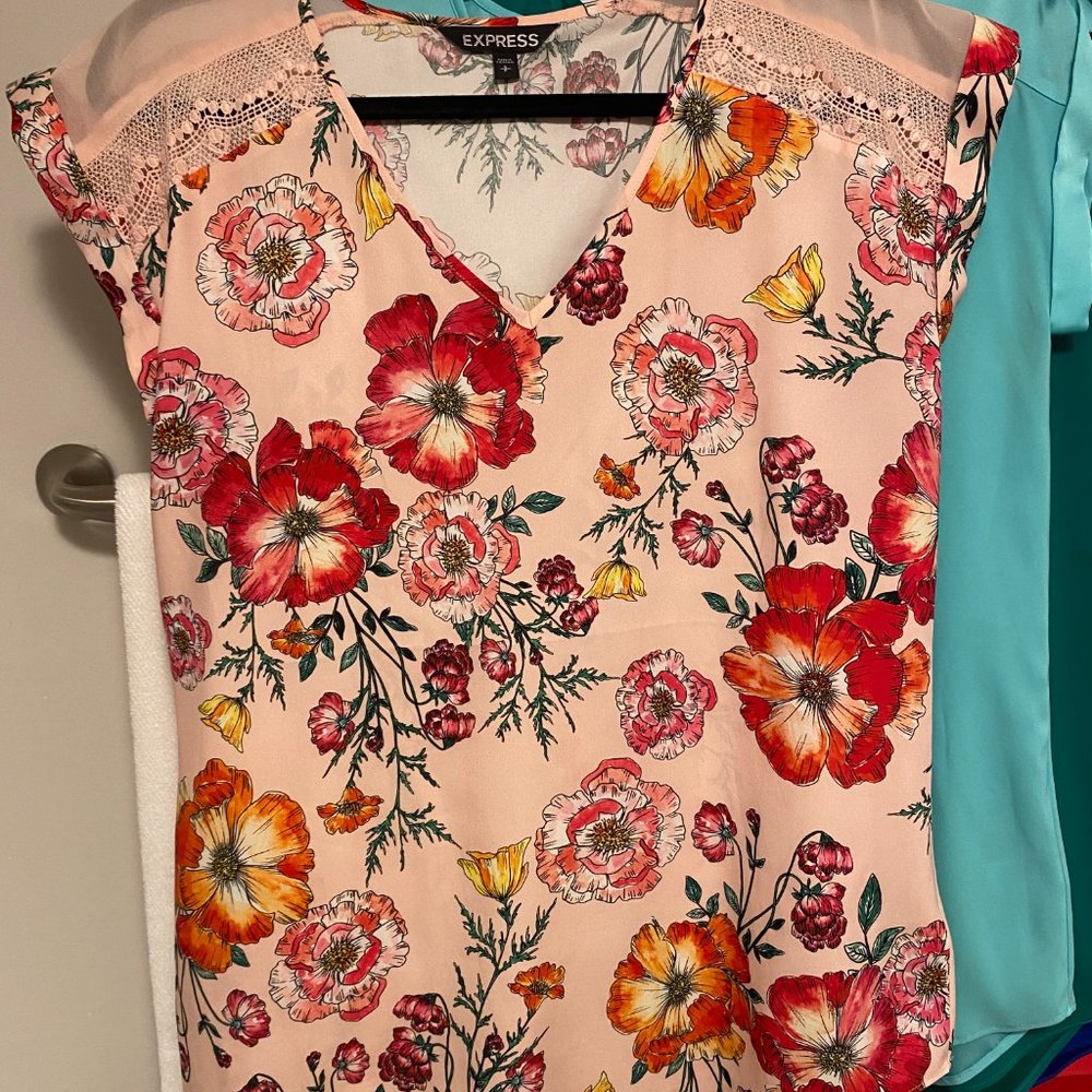 Express Gramercy Top, Pink Floral, Size Small